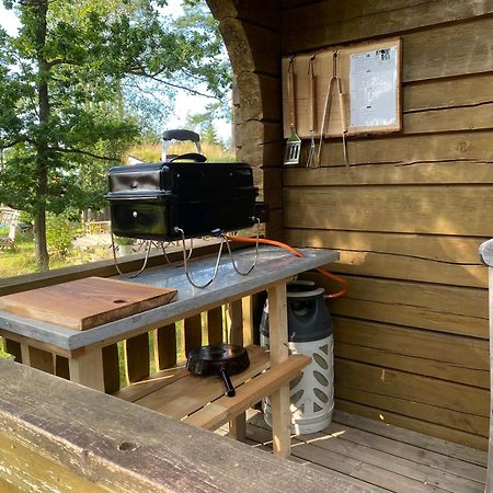 Timrad Stuga I Kanten Av Skogen Med Spa Moejlighet Mullsjö Eksteriør billede